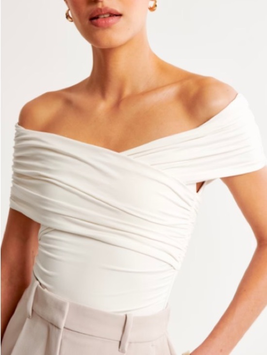 Abercrombie & Fitch Tops - Abercrombie Sleek Seamless Riches Asymmetrical Shoulder Bodysuit Small